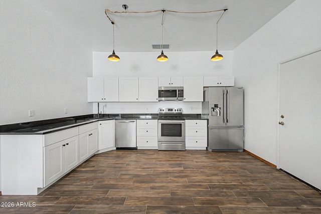 43211 N 16TH Street, New River, AZ 85087