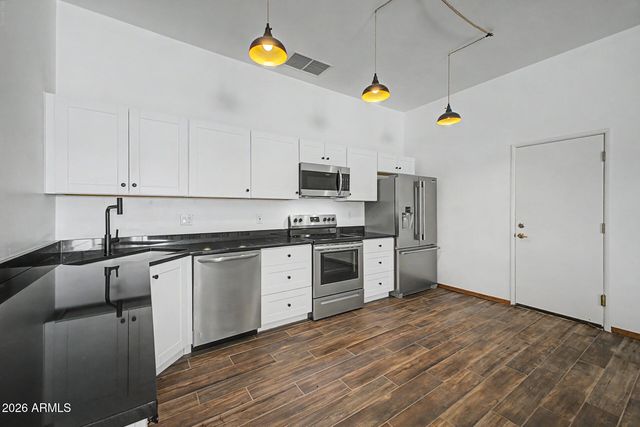 43211 N 16TH Street, New River, AZ 85087