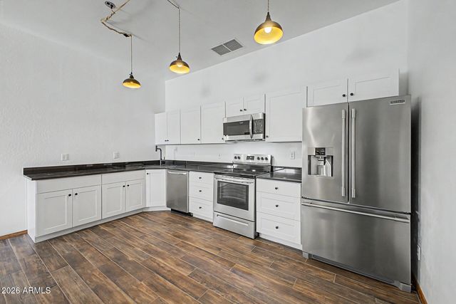 43211 N 16TH Street, New River, AZ 85087