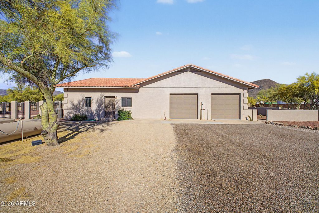 Image 13 of property listing at 43211 N 16TH Street, New River, AZ 85087