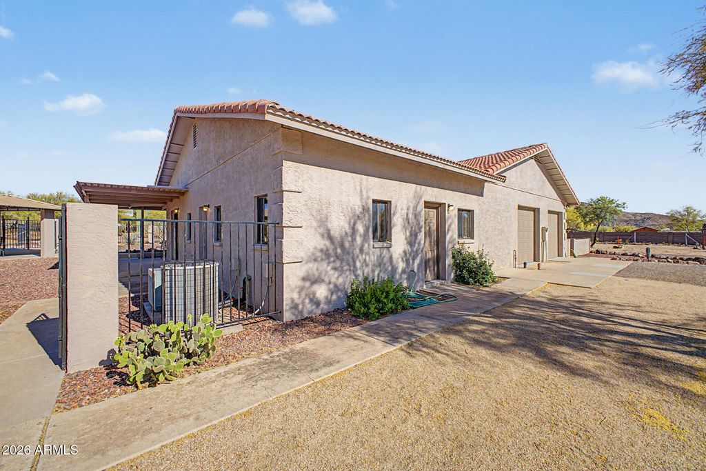 Image 14 of property listing at 43211 N 16TH Street, New River, AZ 85087