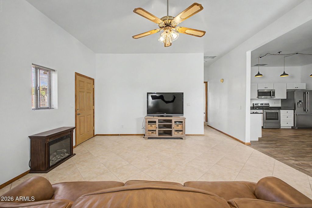 Image 16 of property listing at 43211 N 16TH Street, New River, AZ 85087