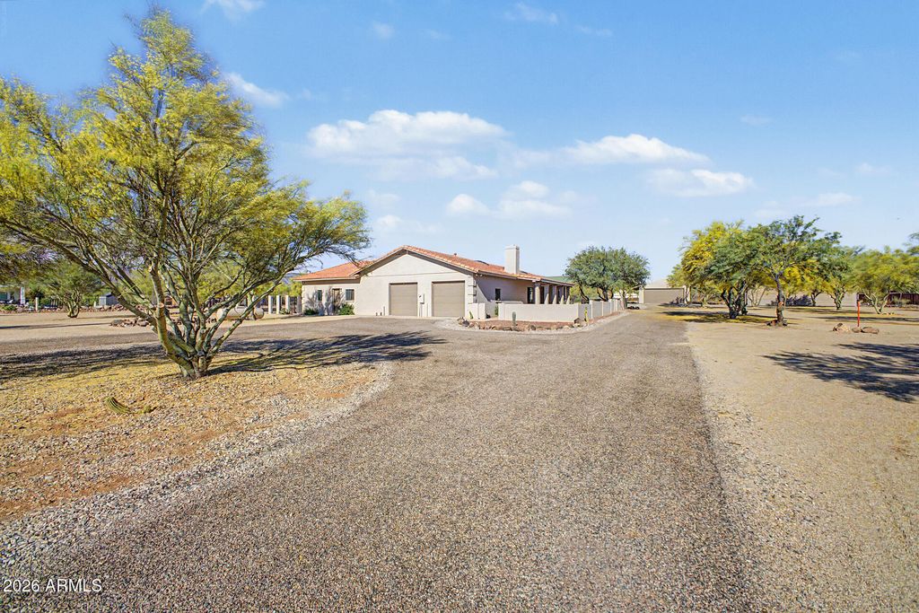 Image 2 of property listing at 43211 N 16TH Street, New River, AZ 85087