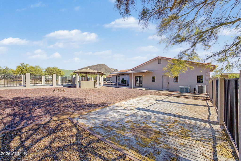 Image 29 of property listing at 43211 N 16TH Street, New River, AZ 85087