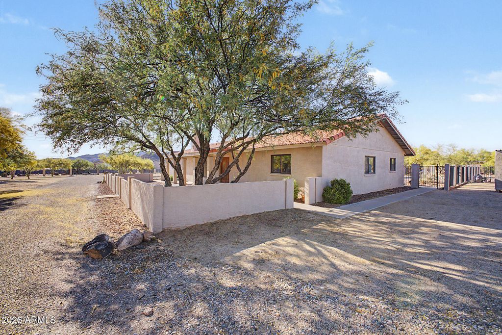 Image 38 of property listing at 43211 N 16TH Street, New River, AZ 85087