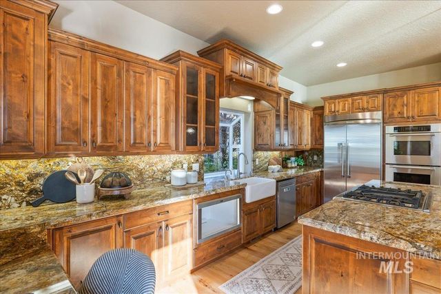 1479 W Oakhampton Dr, Eagle, ID 83616