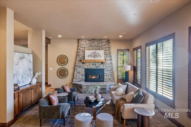 1479 W Oakhampton Dr, Eagle, ID 83616