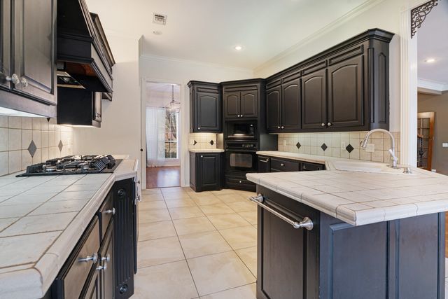 512 Brookes Way, Reno, TX 75462