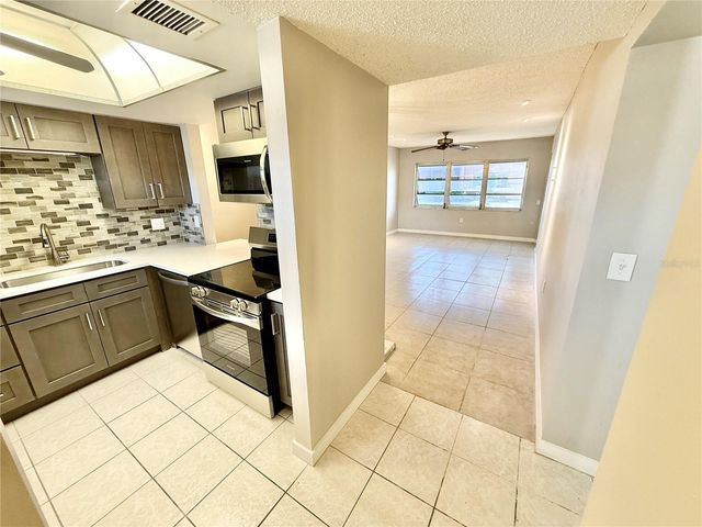 4805 ALT 19 111, Palm Harbor, FL 34683