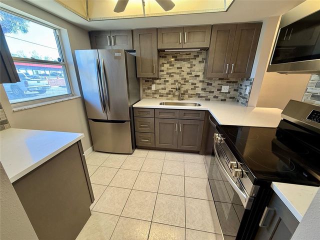 4805 ALT 19 111, Palm Harbor, FL 34683