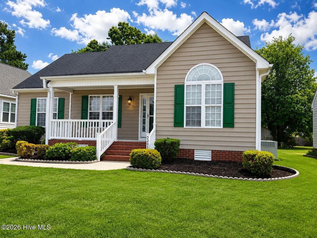 2205 Seagrave Drive, Winterville, NC 28590
