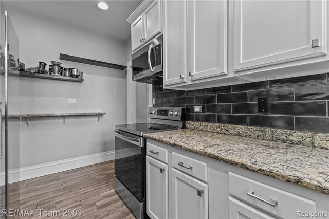 8120 E Jefferson Avenue, Detroit, MI 48214