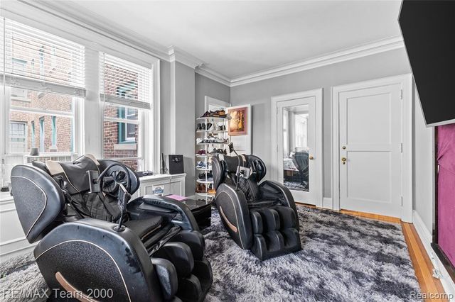 8120 E Jefferson Avenue, Detroit, MI 48214