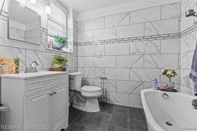8120 E Jefferson Avenue, Detroit, MI 48214