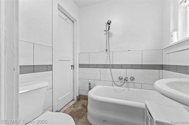 8120 E Jefferson Avenue, Detroit, MI 48214