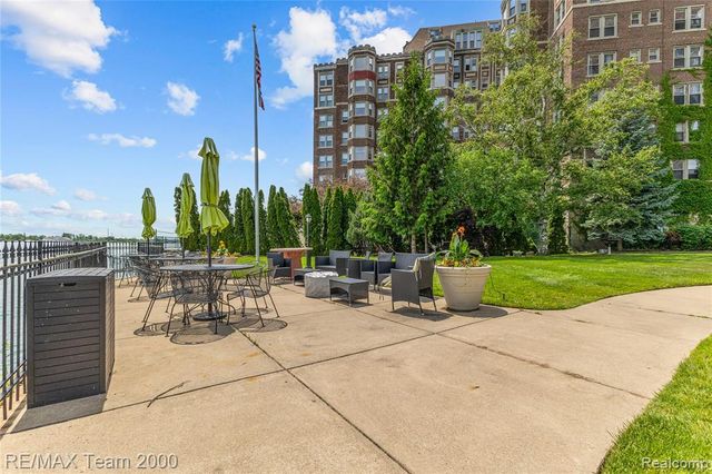 8120 E Jefferson Avenue, Detroit, MI 48214