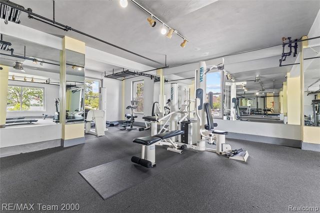 8120 E Jefferson Avenue, Detroit, MI 48214