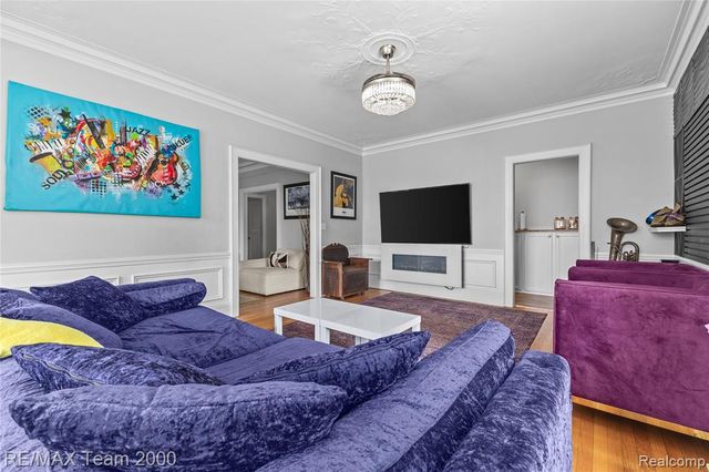 8120 E Jefferson Avenue, Detroit, MI 48214