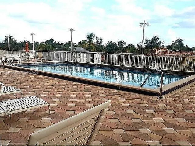 2450 NE 135th Street 208, North Miami, FL 33181