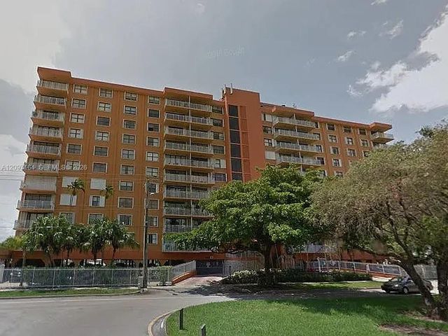 2450 NE 135th Street 208, North Miami, FL 33181