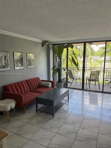 2450 NE 135th Street 208, North Miami, FL 33181