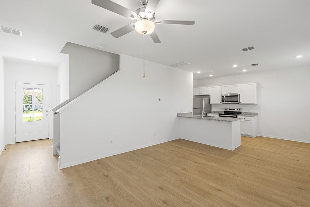 124 Desert Hare DR, Jarrell, TX 76537