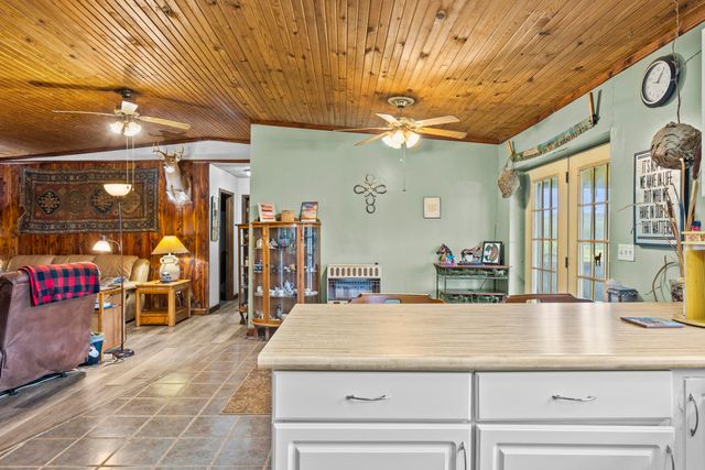 5119 Shoemaker Ridge Ridge, Zoe, KY 41397