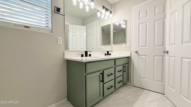 1184 E BOSTON Street, Gilbert, AZ 85295