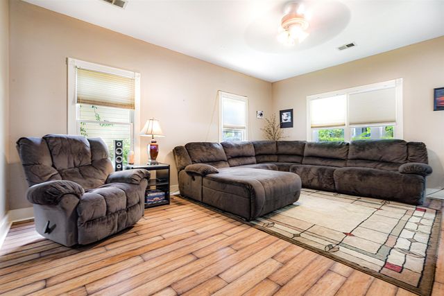 1042 S COX ST, Memphis, TN 38104