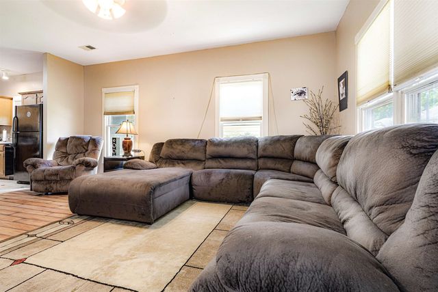 1042 S COX ST, Memphis, TN 38104