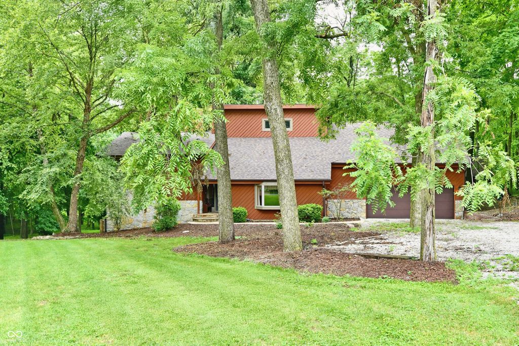 5202 Hill Valley Drive, Pittsboro, IN 46167