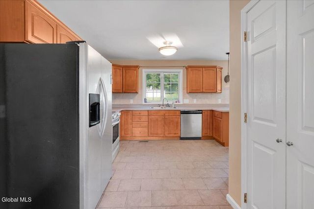 20 Laura Lane, Ravena, NY 12143