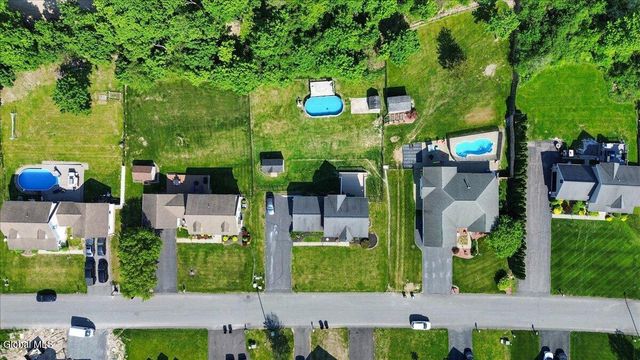 20 Laura Lane, Ravena, NY 12143