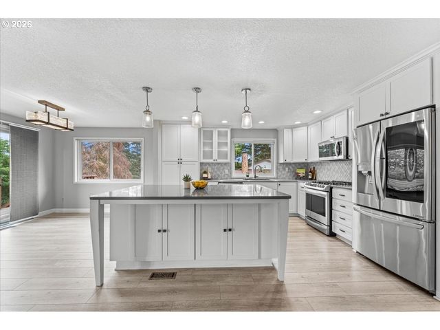 11870 Se AUSTRALIS Ct, Happy Valley, OR 97086