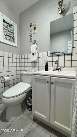 222 E SOUTHGATE Avenue, Phoenix, AZ 85040