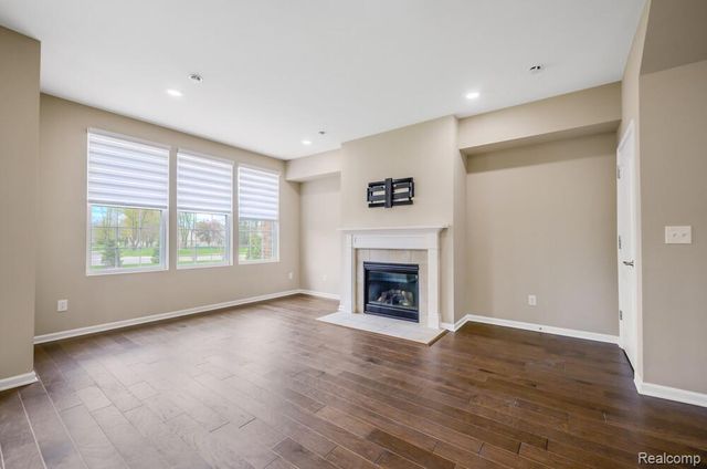 1674 Addison Circle, Walled Lake, MI 48390
