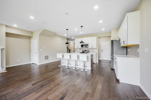 1674 Addison Circle, Walled Lake, MI 48390