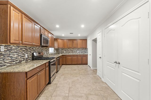 1411 Conrad Sauer Drive, Houston, TX 77043