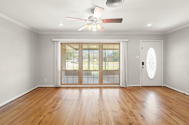 1411 Conrad Sauer Drive, Houston, TX 77043