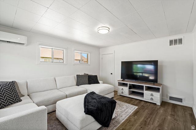 4994 S 1950 W, Roy, UT 84067