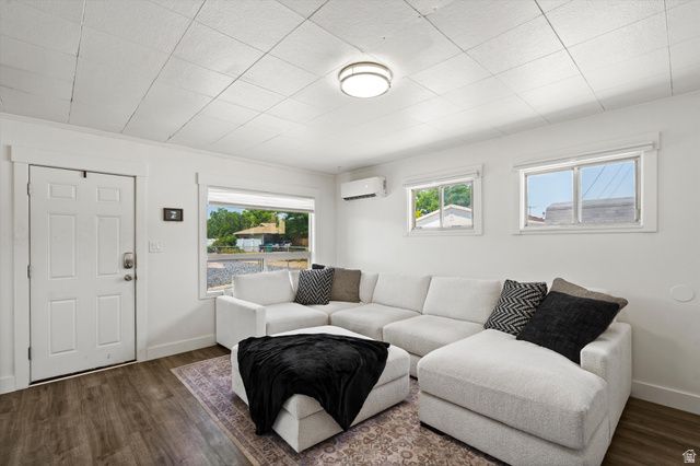 4994 S 1950 W, Roy, UT 84067