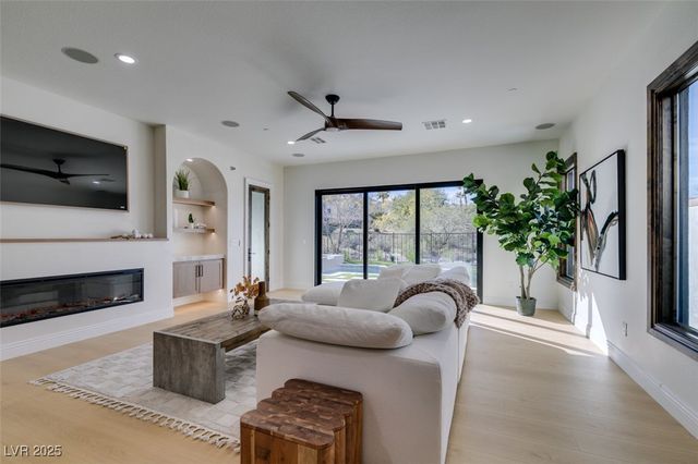 2215 Alcova Ridge Drive, Las Vegas, NV 89135