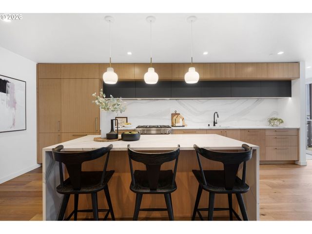 590 WATERFRONT Way 901, Vancouver, WA 98660