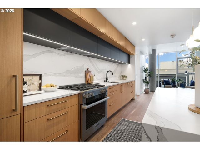 590 WATERFRONT Way 901, Vancouver, WA 98660