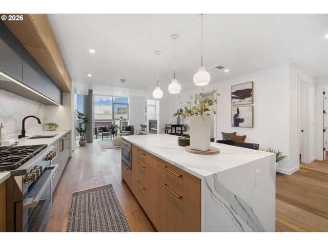 590 WATERFRONT Way 901, Vancouver, WA 98660