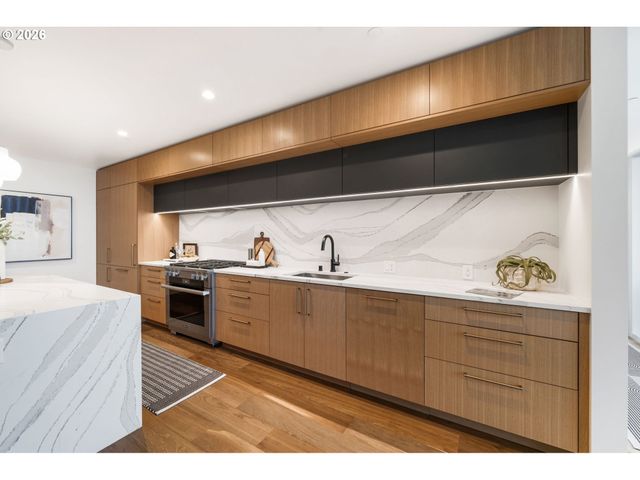 590 WATERFRONT Way 901, Vancouver, WA 98660