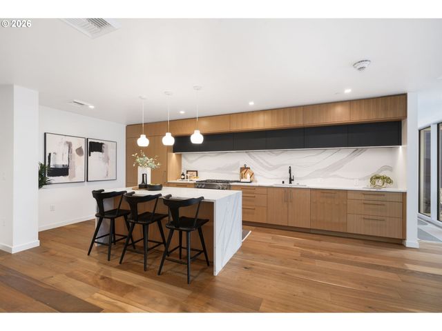 590 WATERFRONT Way 901, Vancouver, WA 98660