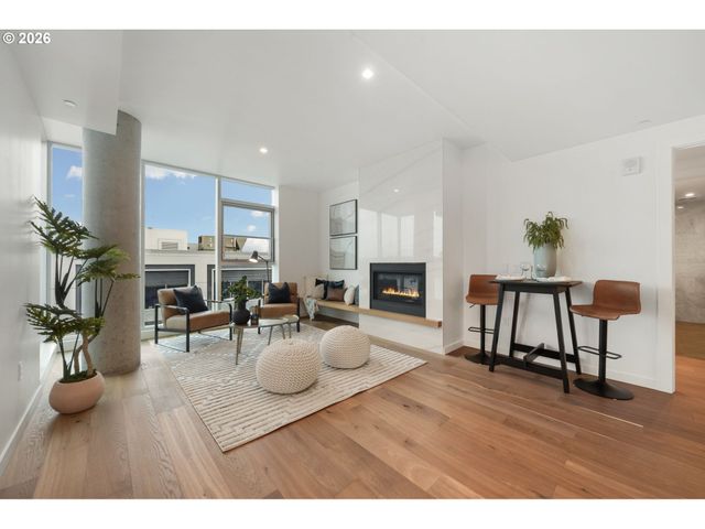 590 WATERFRONT Way 901, Vancouver, WA 98660