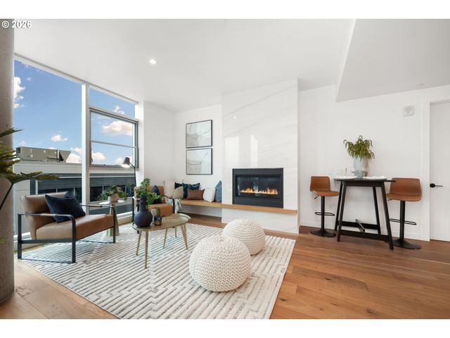 590 WATERFRONT Way 901, Vancouver, WA 98660