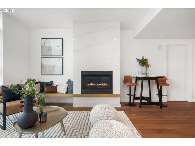 590 WATERFRONT Way 901, Vancouver, WA 98660